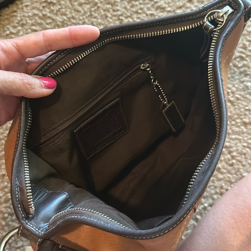 Coach purse ,adorable, soft camel toned leather🤗 - Picture 4 of 8